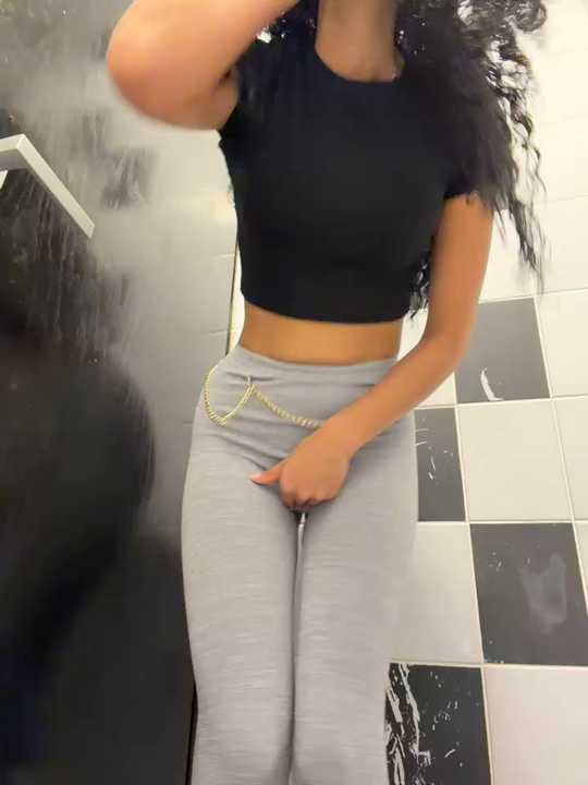 -_MiaQueen_-