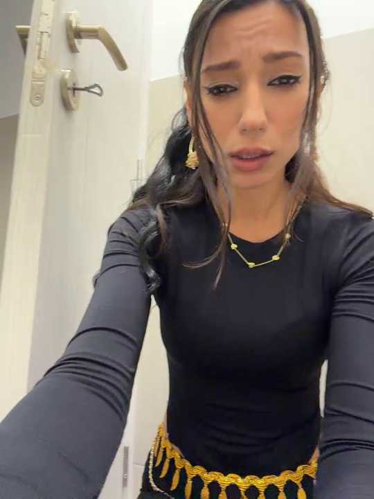 -_MiaQueen_-