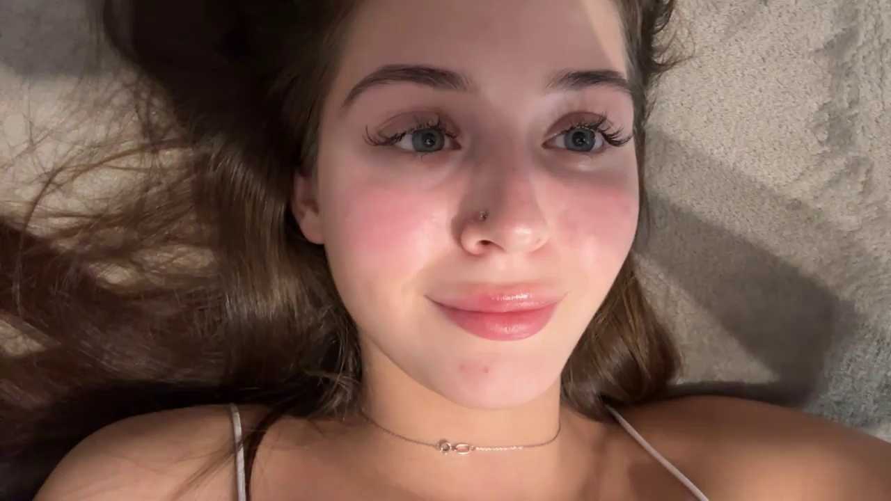 Adel_strongwoman cam recording