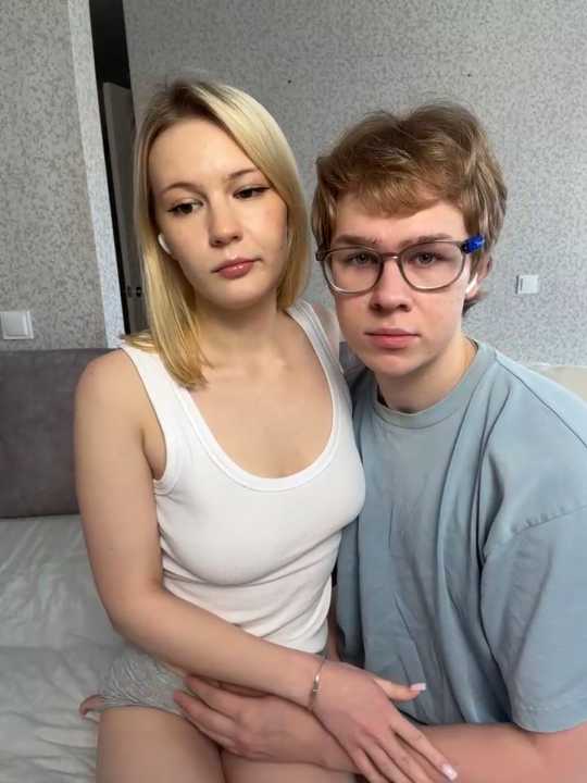AdrianaChrisShow