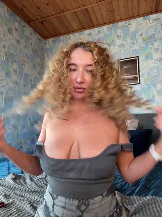 AlexaVee_