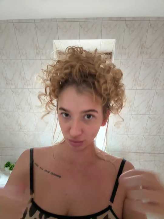AlexaVee_
