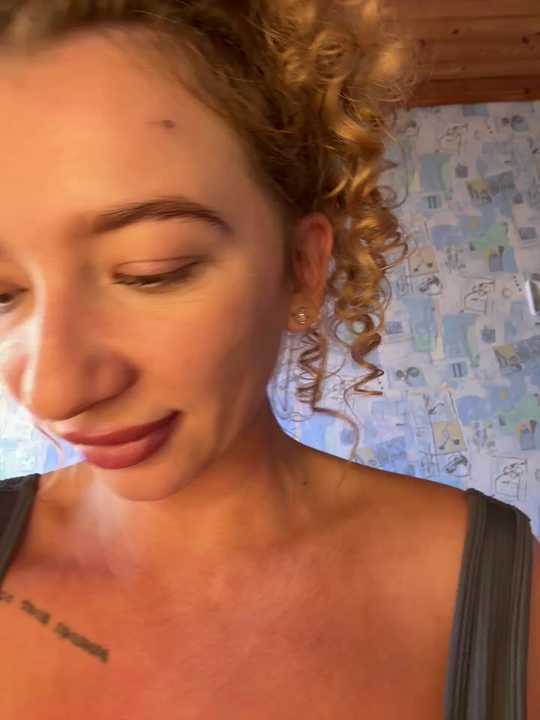 AlexaVee_