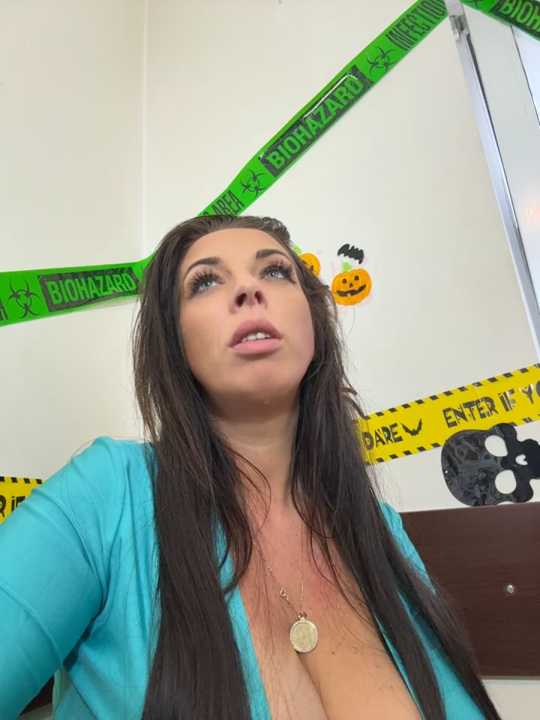 Almmaxxxx Stripchat recording – Oct 18, 2026