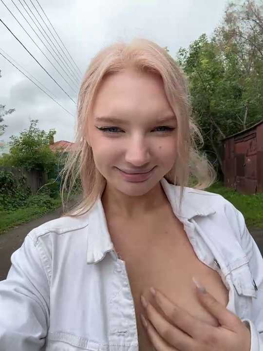AmmyInPublic