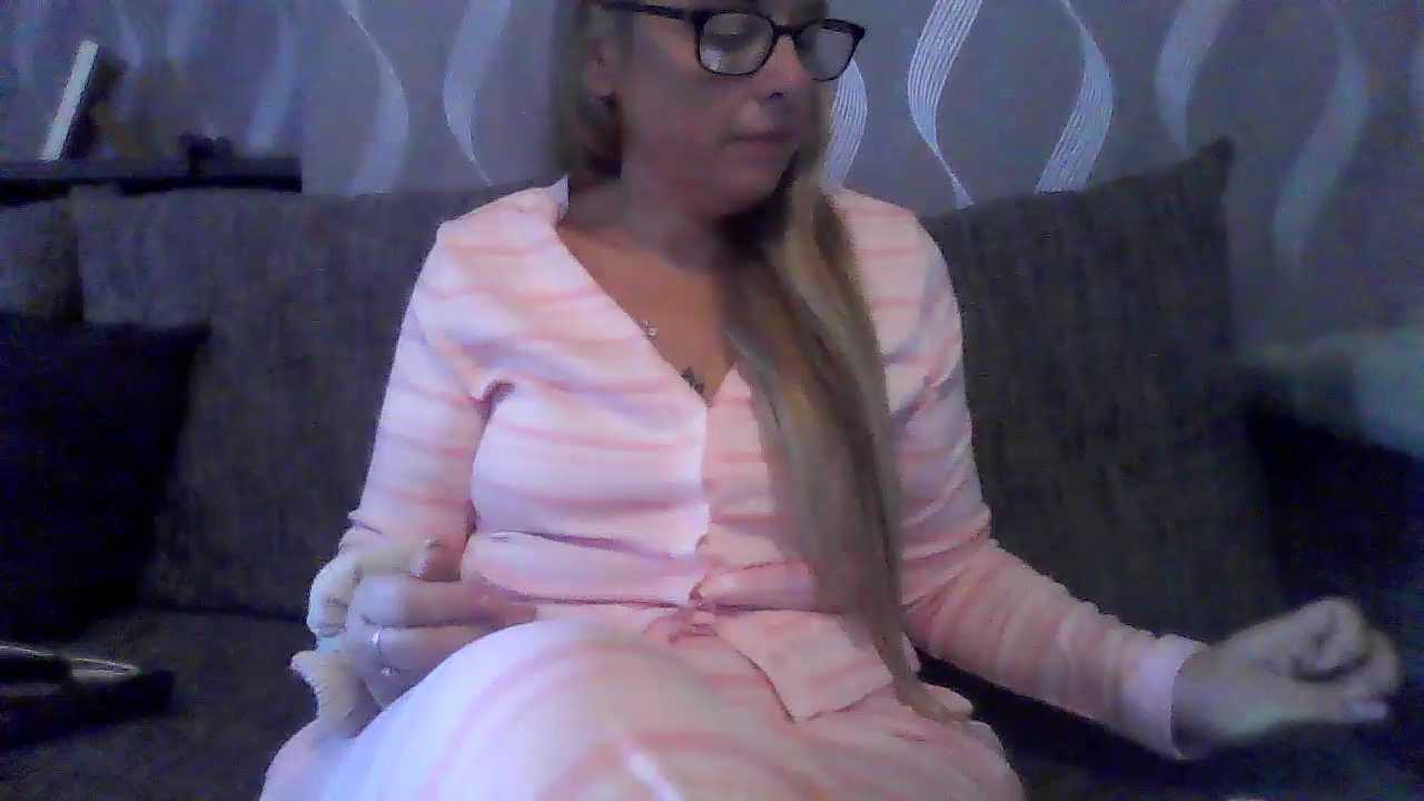 Anastasia-BlondeXX