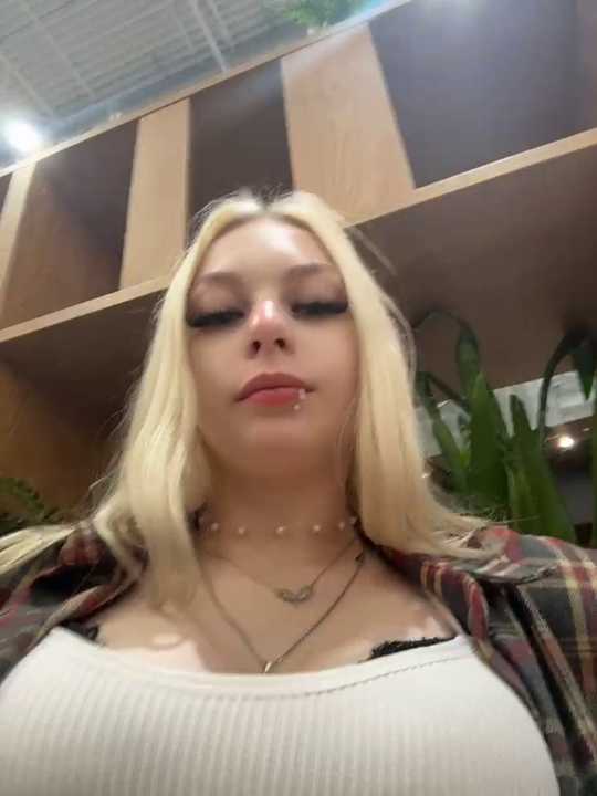 AngelinaTous