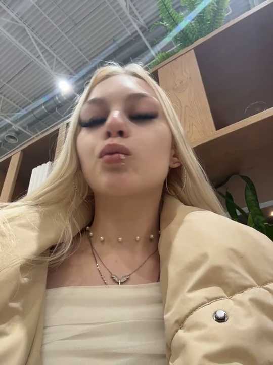 AngelinaTous