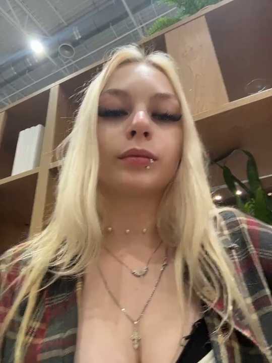 AngelinaTous