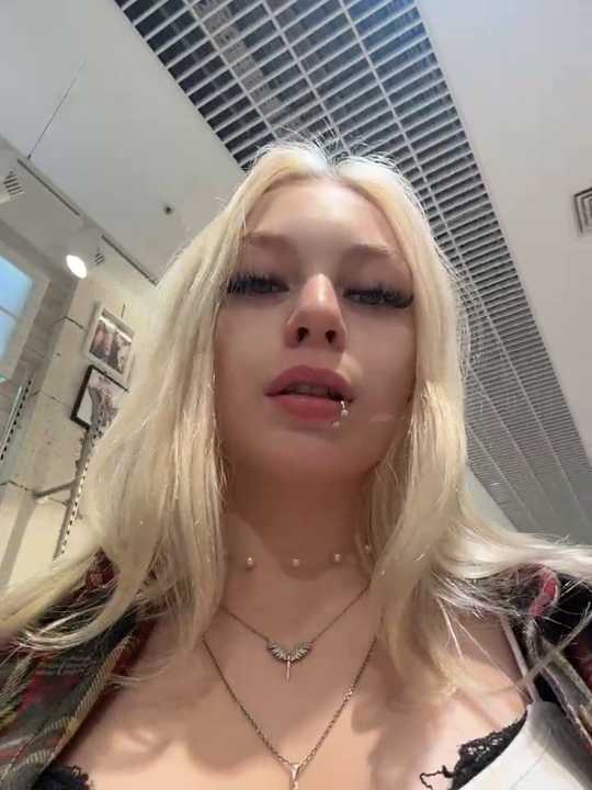 AngelinaTous