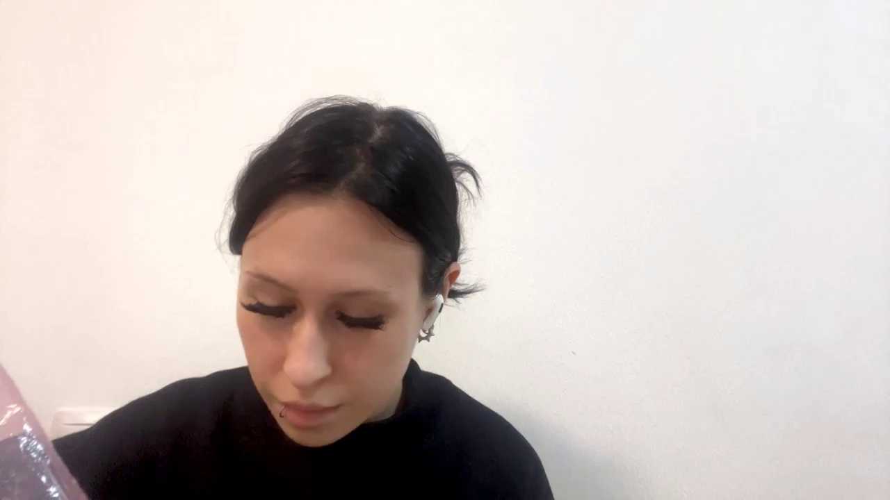 AteEtonian cam recording