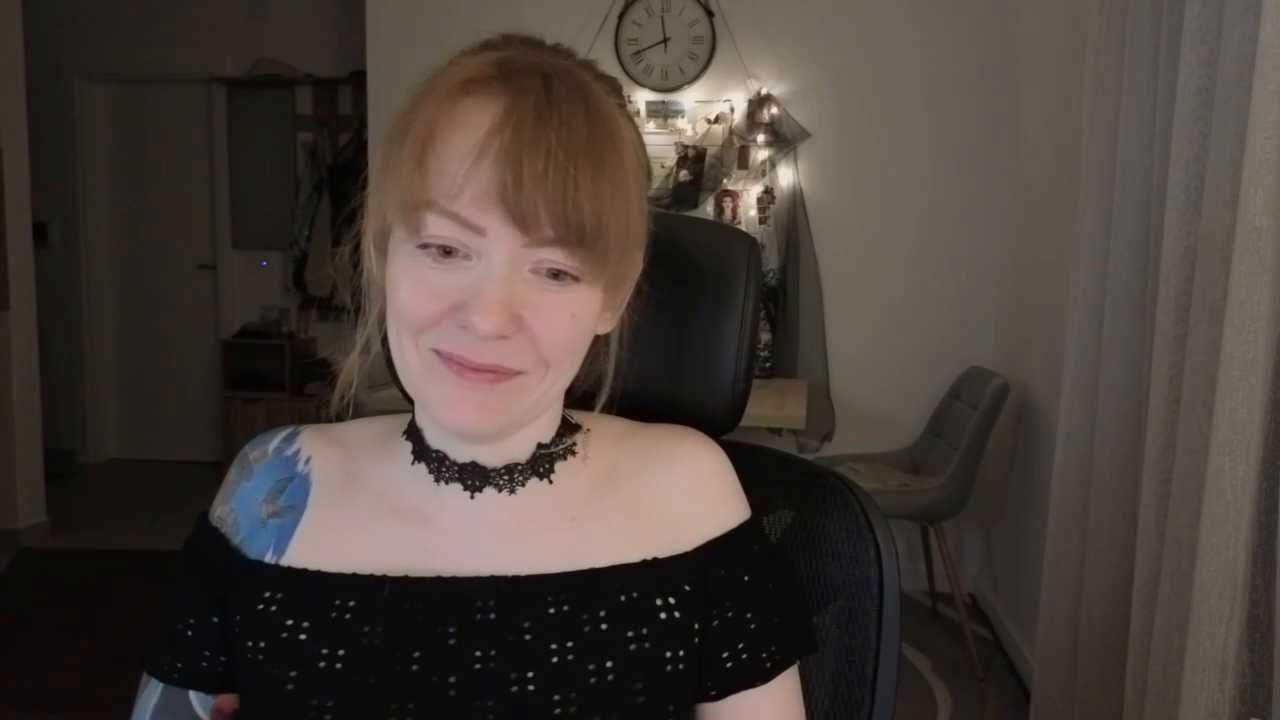 Aurora_Velvett_