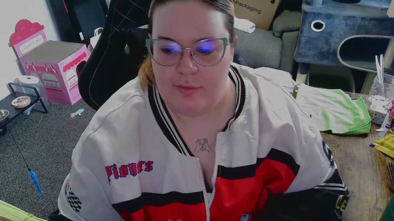 BBW-QUEENIE cam recording