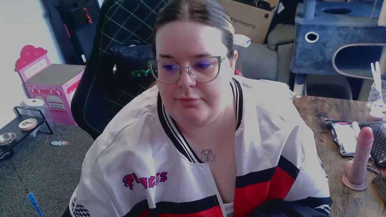 BBW-QUEENIE cam recording