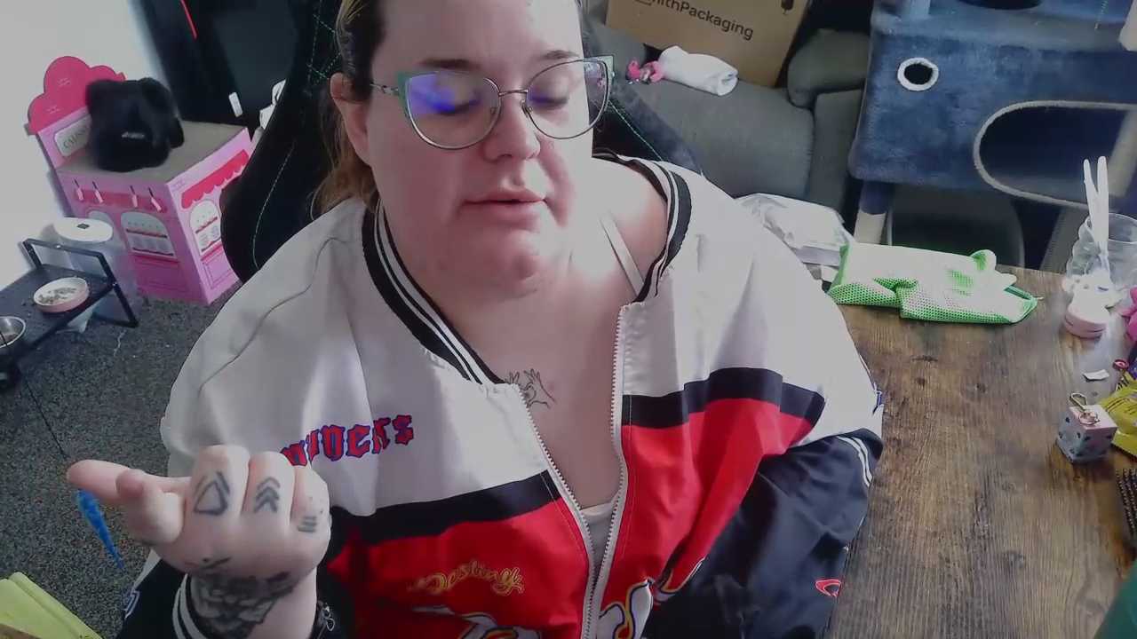 BBW-QUEENIE cam recording