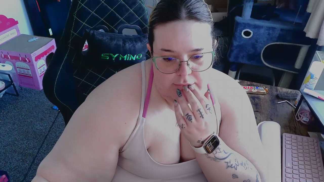 BBW-QUEENIE cam recording