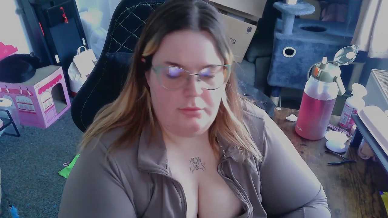 BBW-QUEENIE cam recording