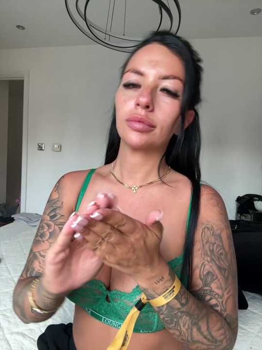 BELLABLACKXUK