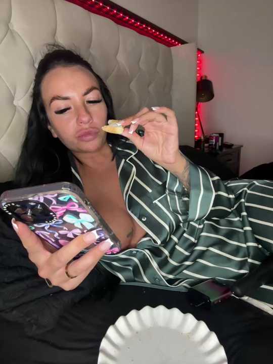 BELLABLACKXUK Stripchat recording – Oct 25, 2026