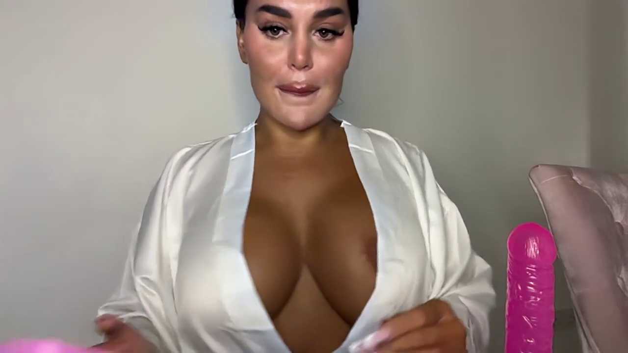 BIGBOOTYELLIEXXX cam recording