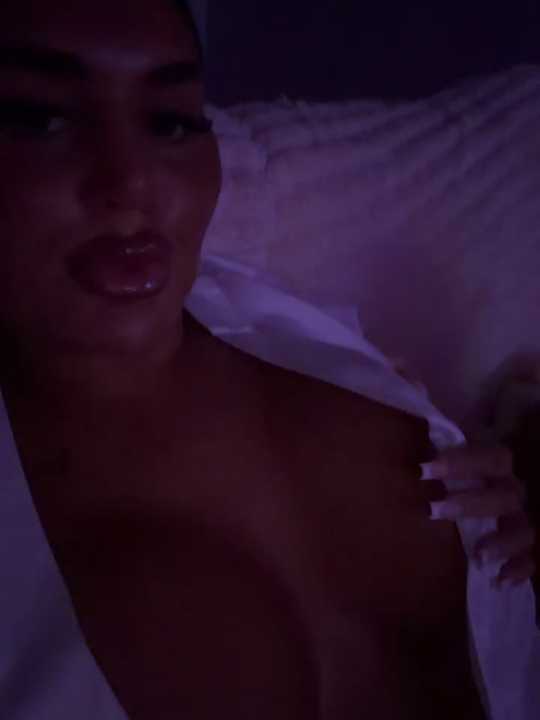 BIGBOOTYELLIEXXX cam recording