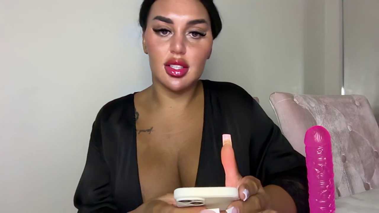 BIGBOOTYELLIEXXX cam recording