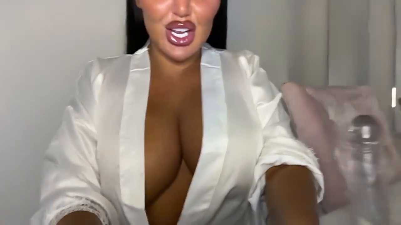 BIGBOOTYELLIEXXX cam recording