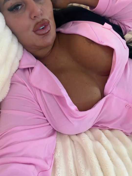 BIGBOOTYELLIEXXX