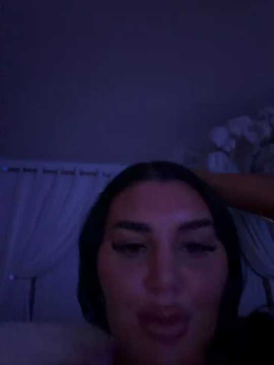 BIGBOOTYELLIEXXX