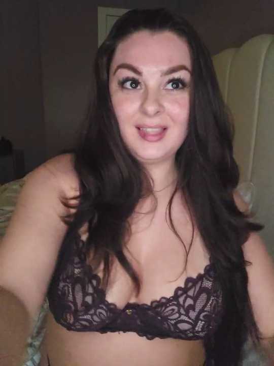 BaddieBellaUK Stripchat recording – Oct 18, 2026