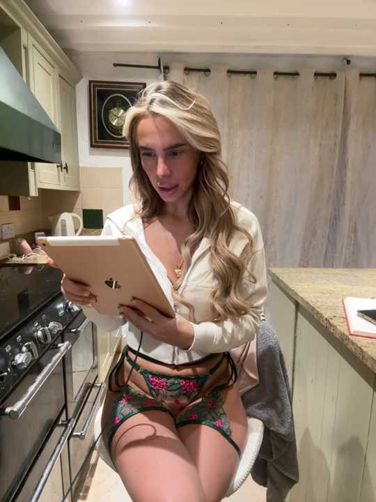BellaGreenxo Stripchat recording – Oct 23, 2026