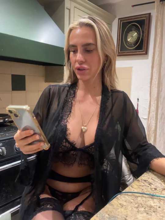 BellaGreenxo Stripchat recording – Oct 24, 2026