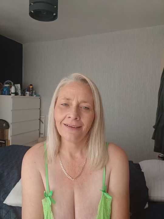 BellaUkCurvy cam recording
