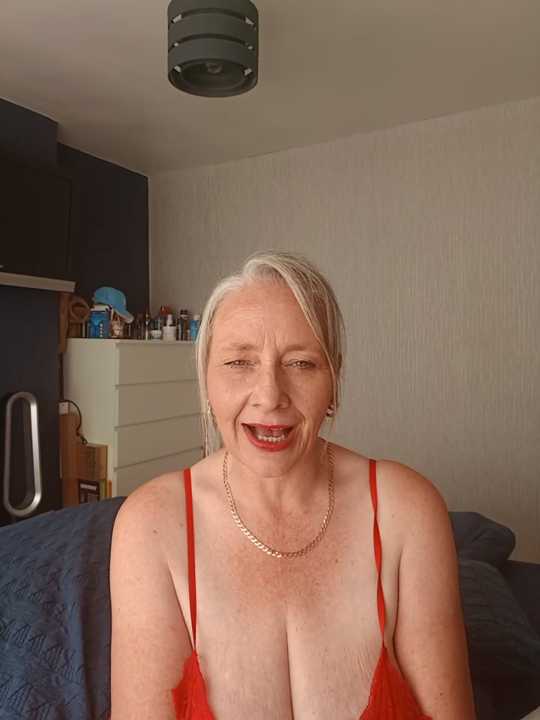 BellaUkCurvy