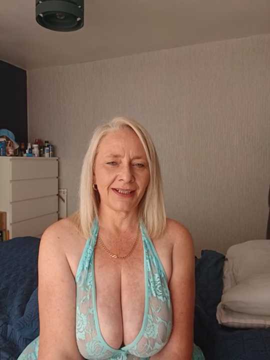 BellaUkCurvy cam recording