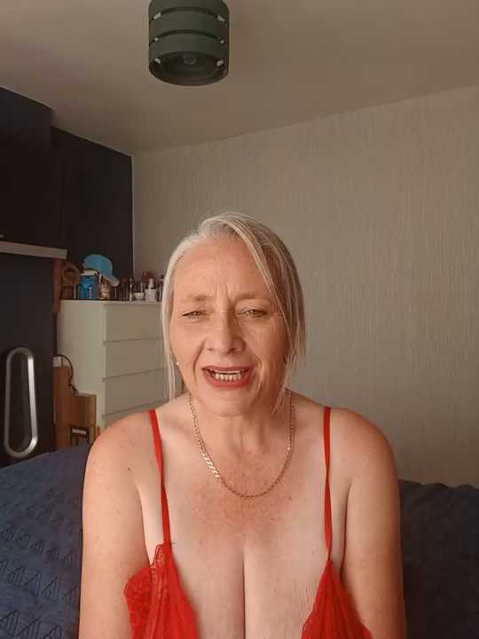 BellaUkCurvy