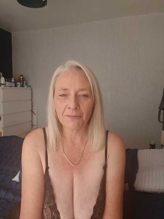 BellaUkCurvy cam recording