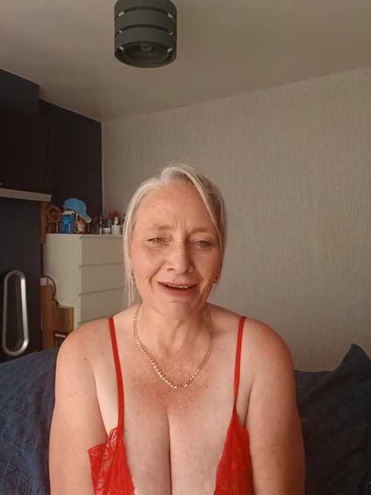 BellaUkCurvy