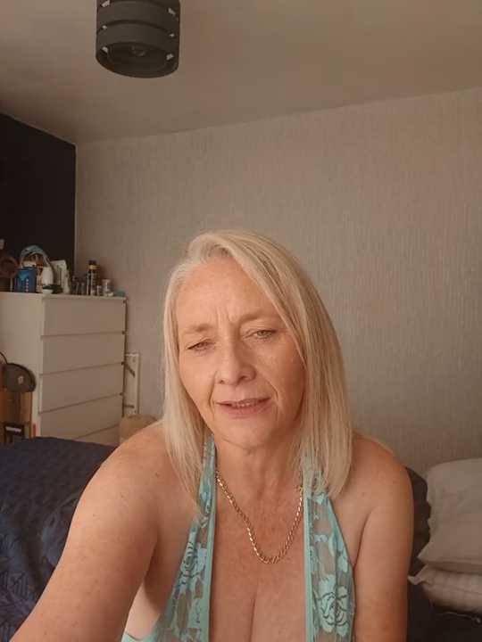 BellaUkCurvy cam recording