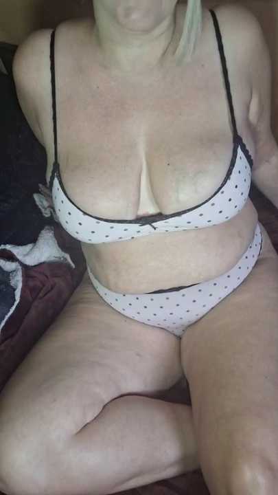 Bella_Squirts cam recording