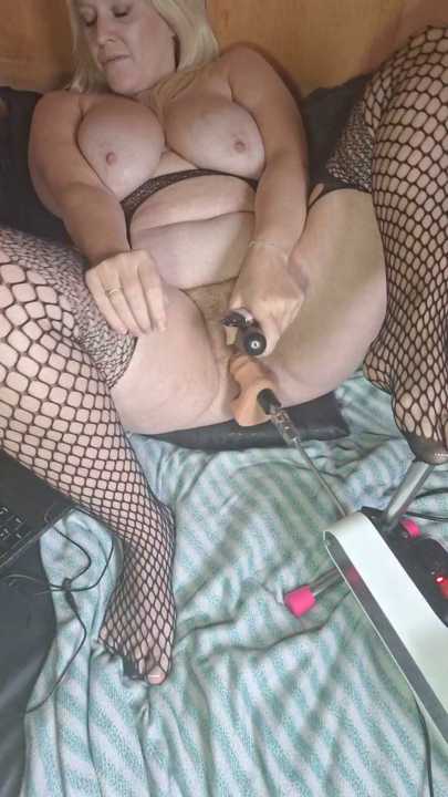 Bella_Squirts cam recording