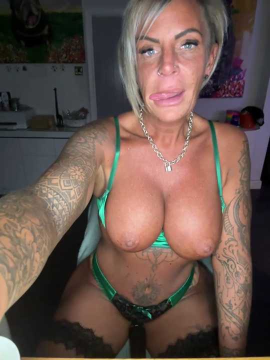 Big-Tits696969 Stripchat recording – Oct 19, 2026