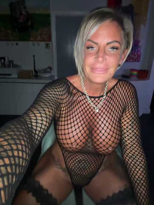 Big-Tits696969 Stripchat recording – Oct 18, 2026