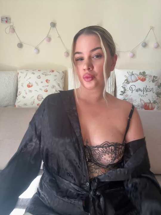 BigPeachBunnyX cam recording
