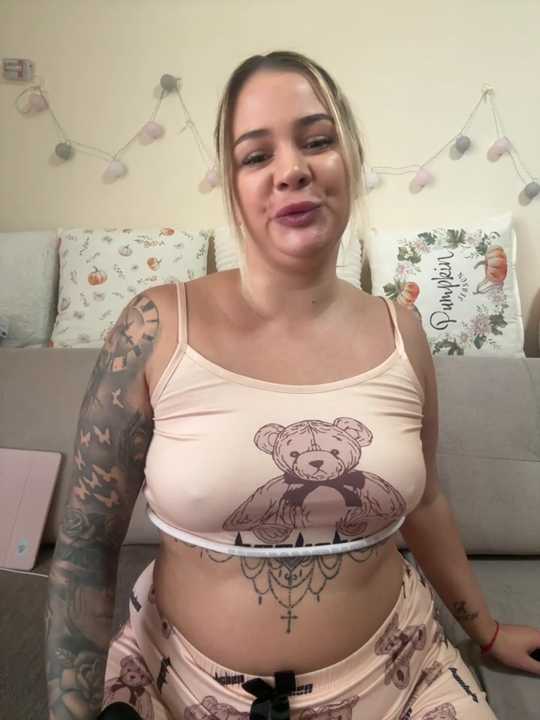 BigPeachBunnyX cam recording