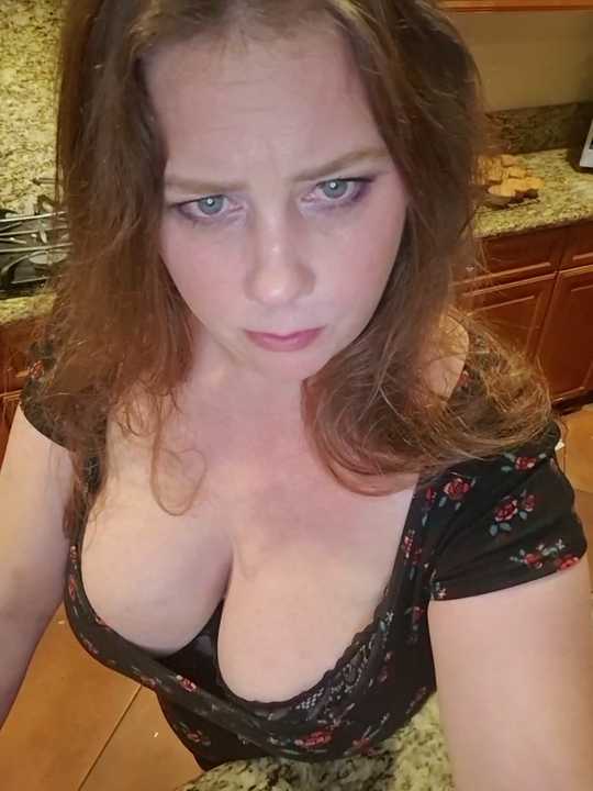 Bigtittymilkmommy cam recording