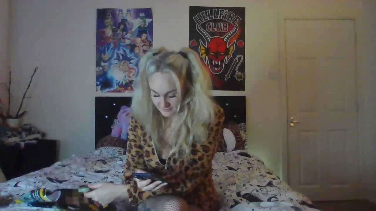 BlazingBaddie420 cam recording