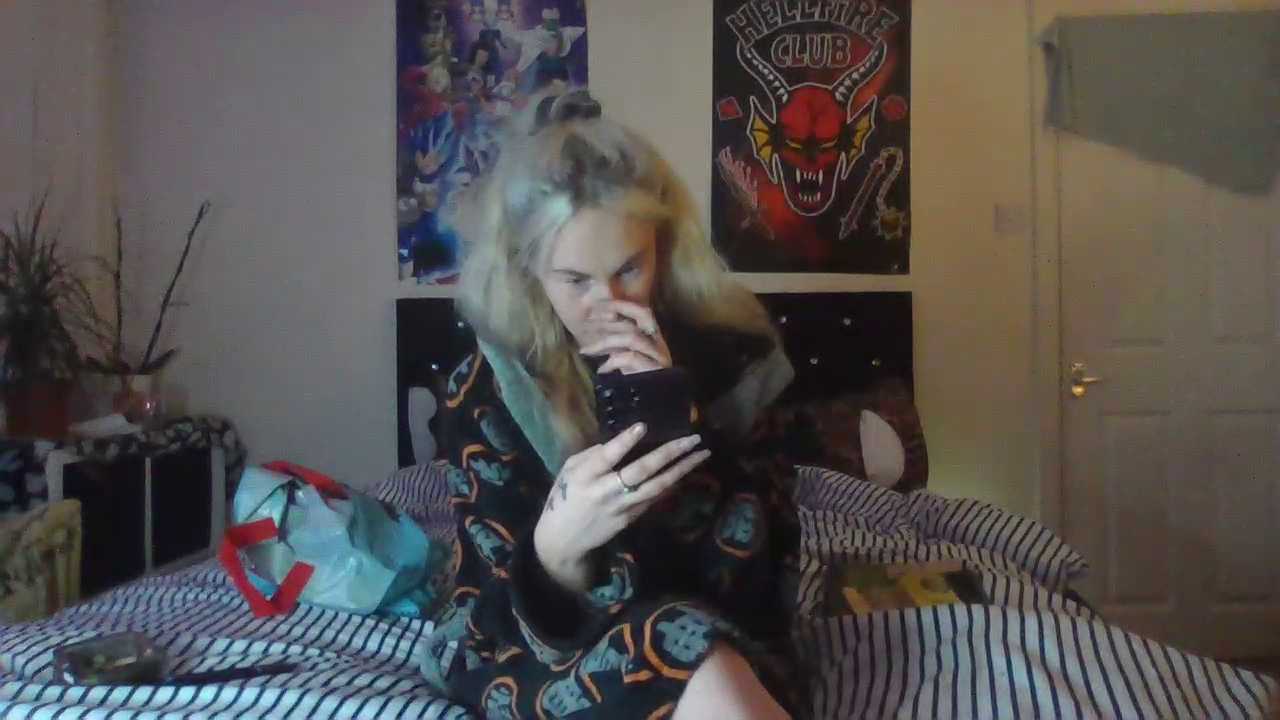 BlazingBaddie420 cam recording