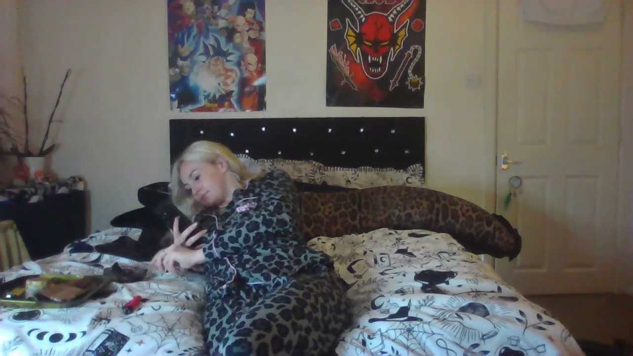 BlazingBaddie420 cam recording