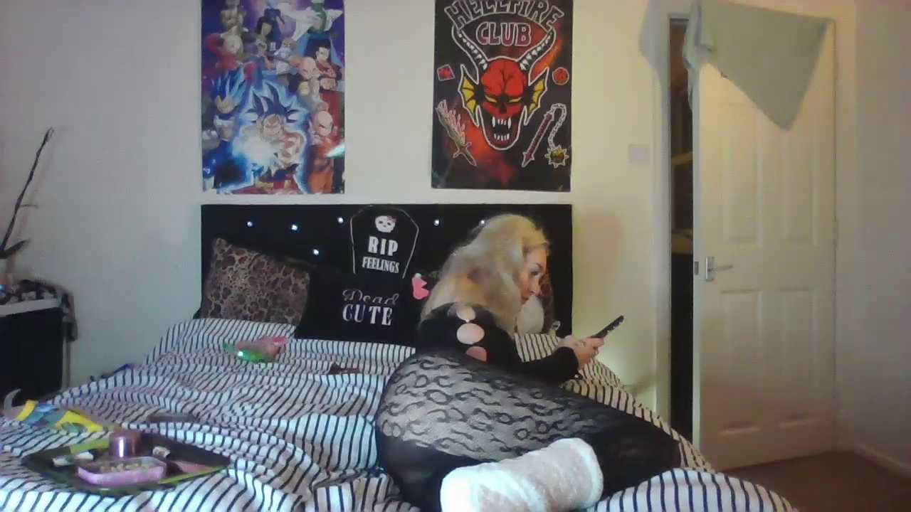 BlazingBaddie420 cam recording
